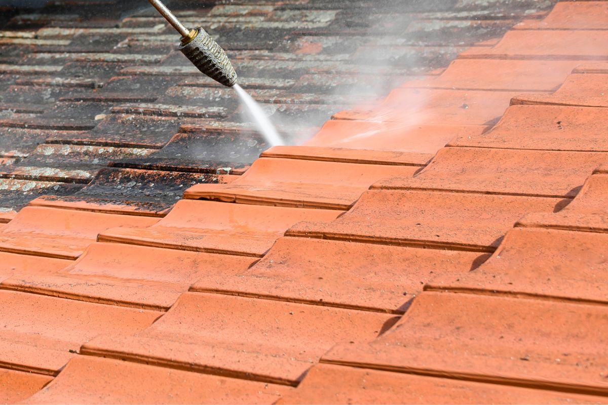 Nettoyage et démoussage de toiture